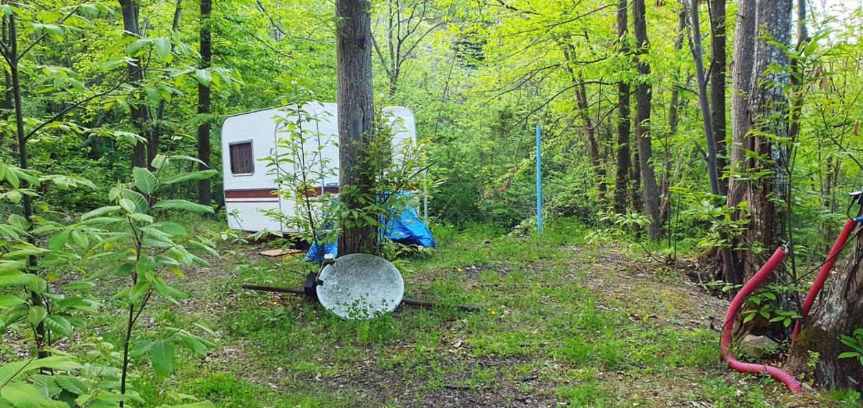 Camping Le P'Tit Bonheur Escaro Esterno foto