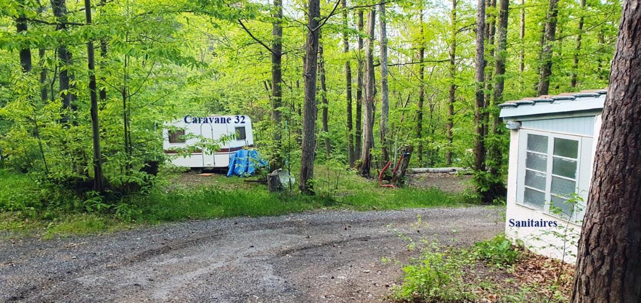 Camping Le P'Tit Bonheur Escaro Esterno foto