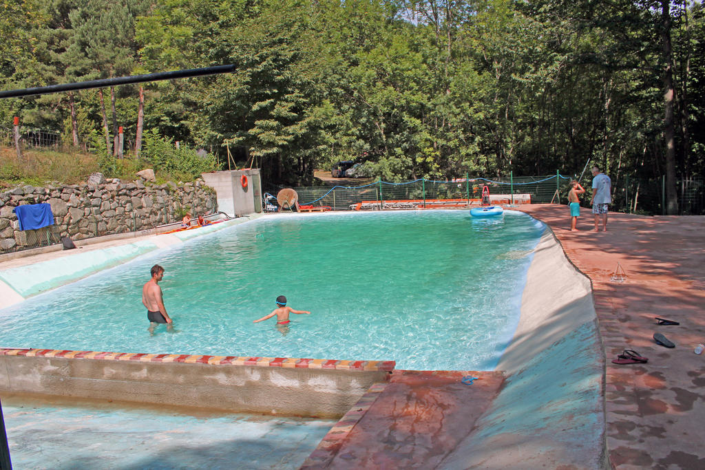 Camping Le P'Tit Bonheur Escaro Esterno foto