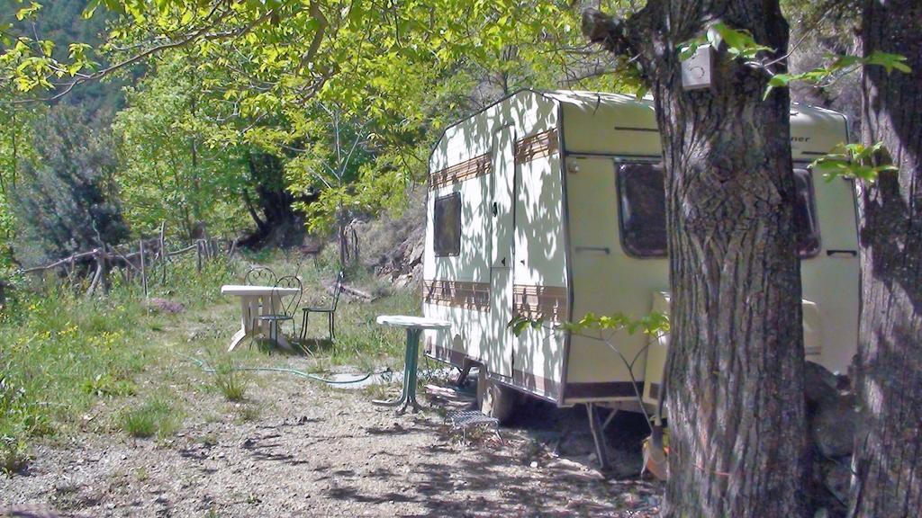 Camping Le P'Tit Bonheur Escaro Esterno foto